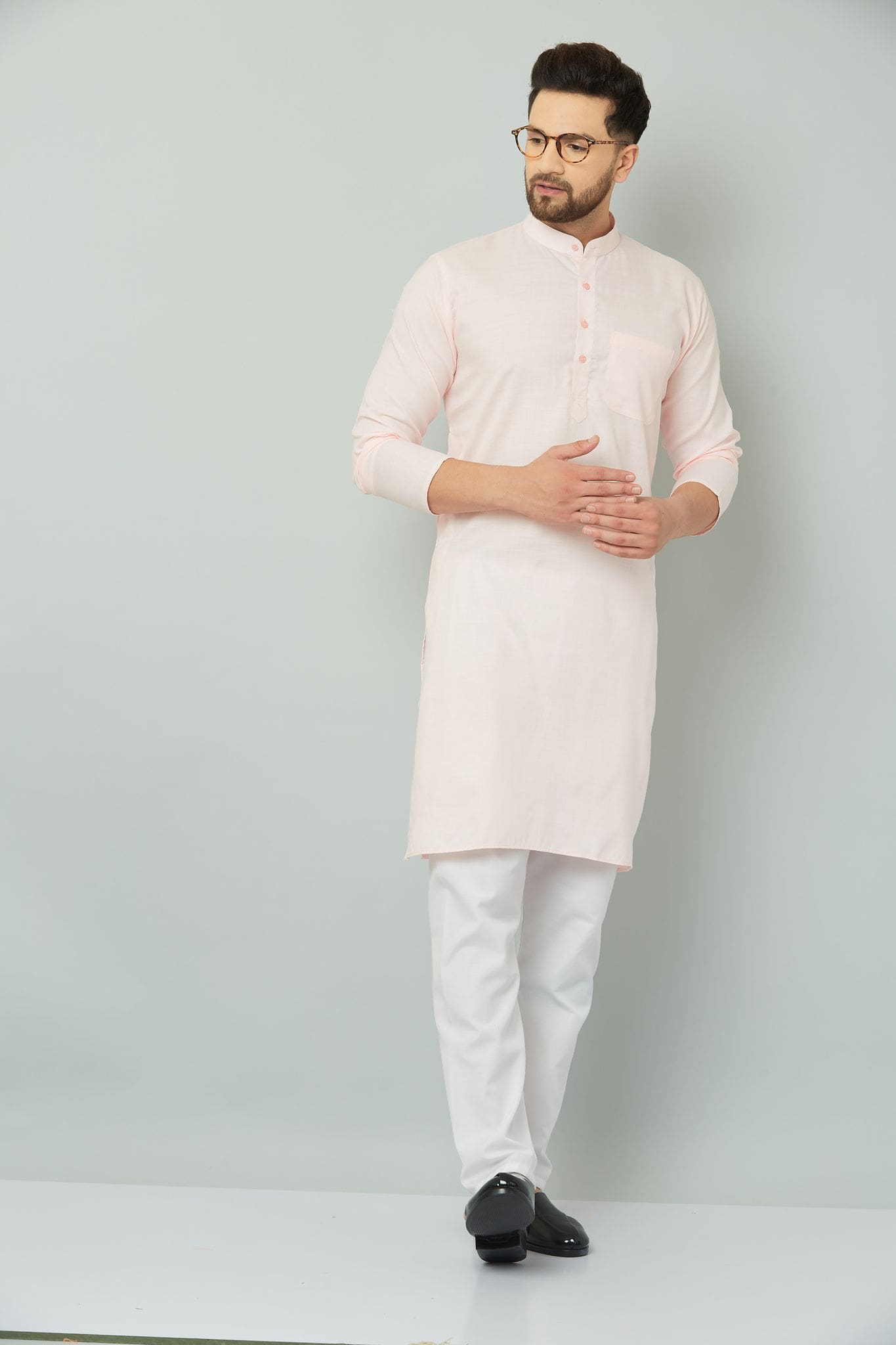 p (7)-min Man wearing a pink kurta and white pants.
